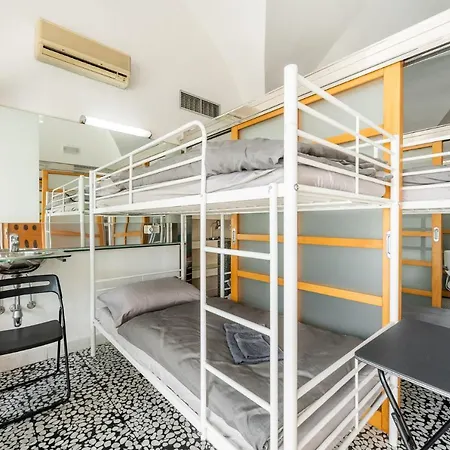 旅馆 Hospitality House - H H H