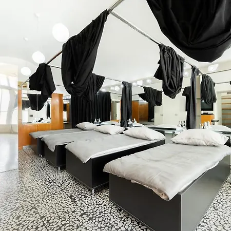 Unique Spa Sleeping Experience Hostel
